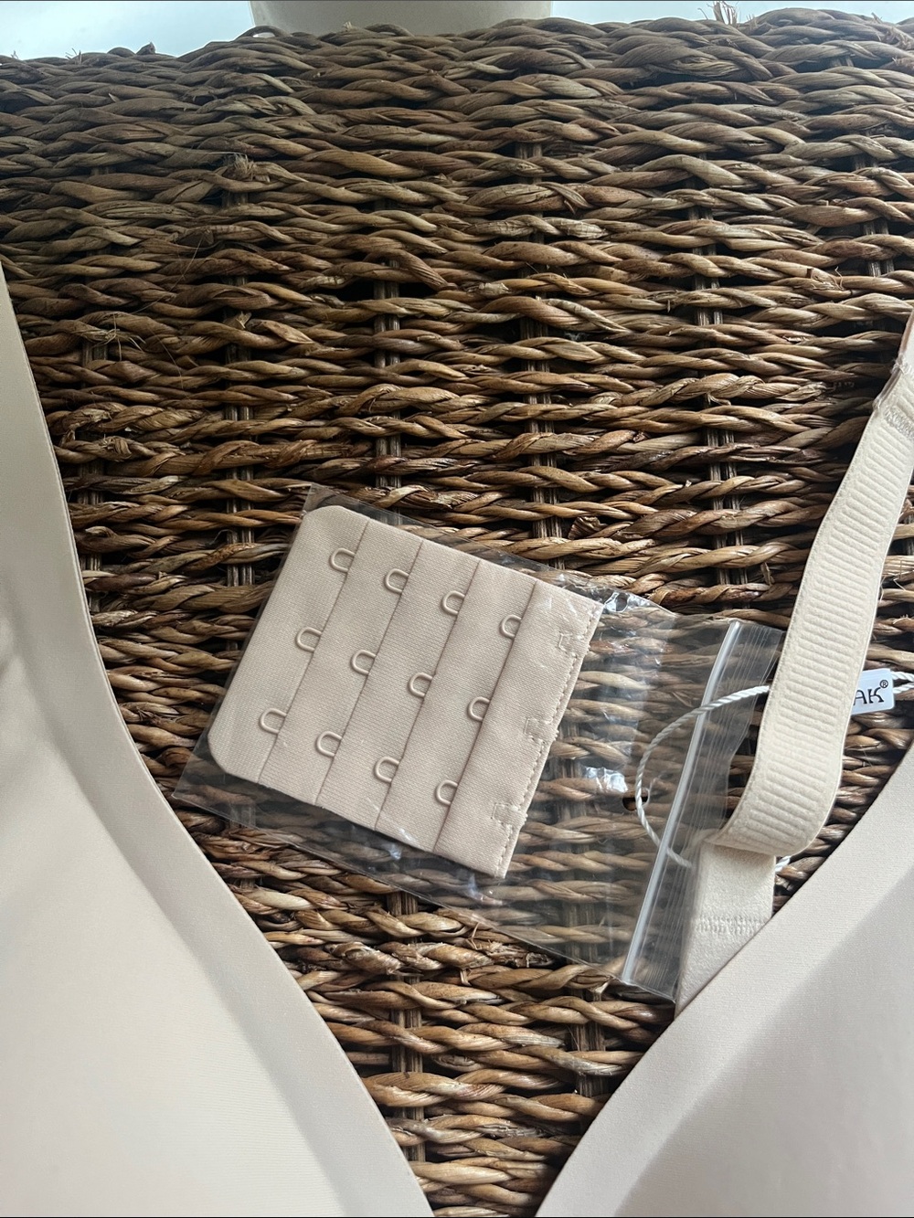 OEAK Seamless Light Cream T-Shirt Bra - Wireless Comfort - Picture 3 of 7